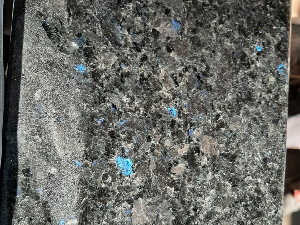  Blauwe grafsteen: Volga Blue, Butterfly Blue en Night Blue